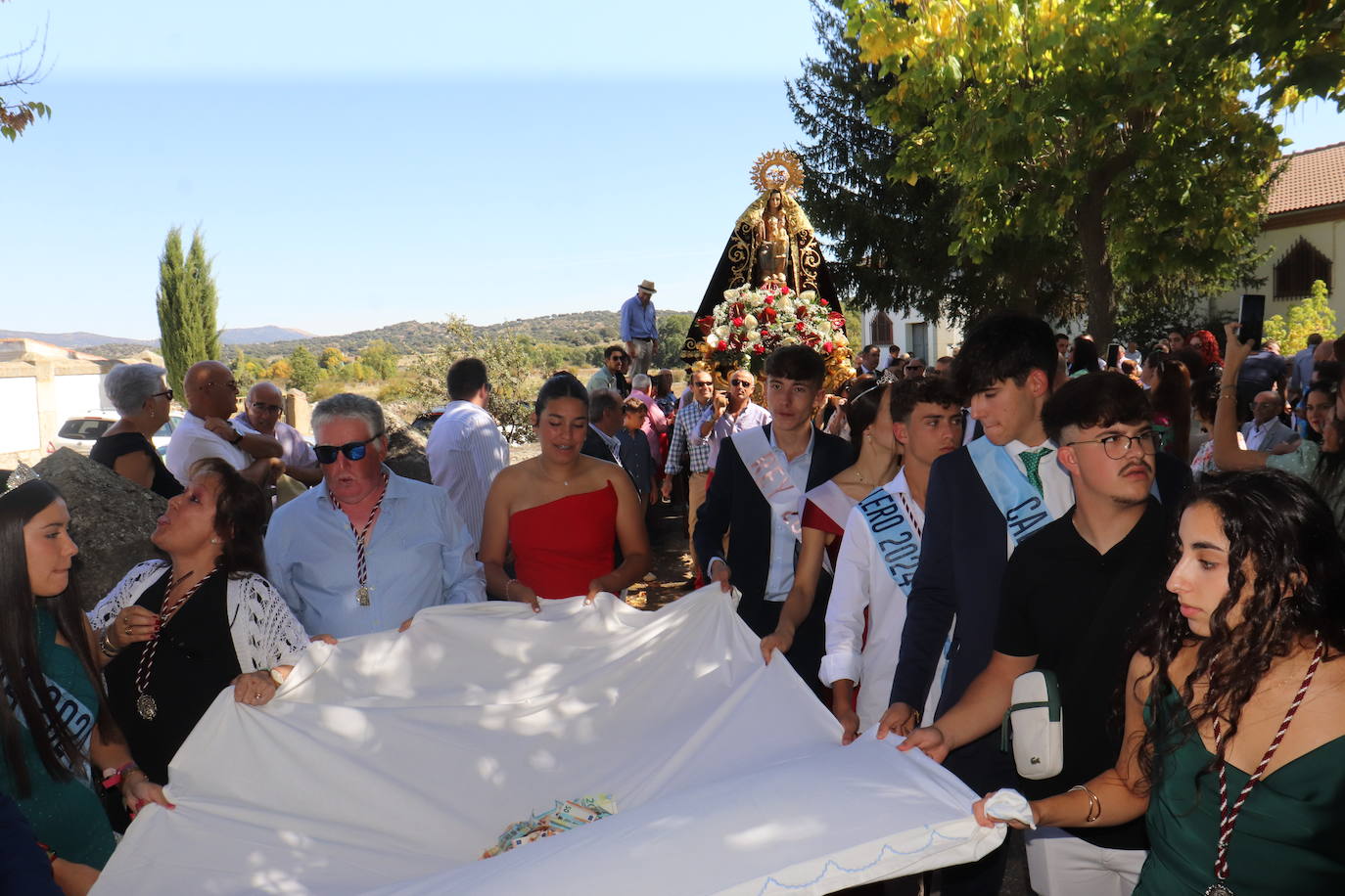 Santibáñez de Béjar se rinde ante la Virgen de Valparaíso