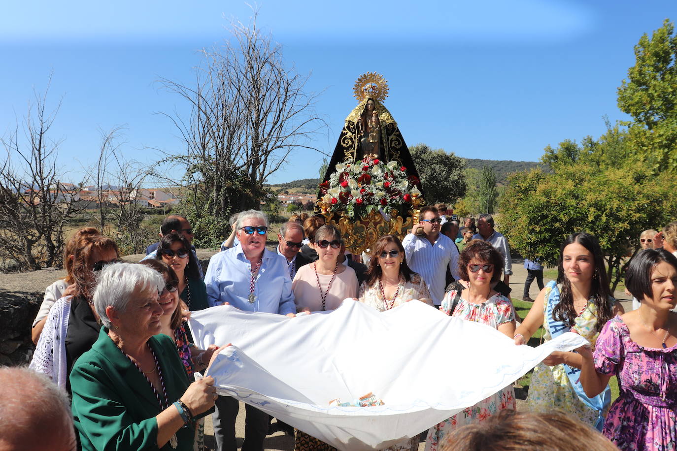 Santibáñez de Béjar se rinde ante la Virgen de Valparaíso