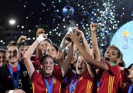 La selección de fútbol femenina tras conquistar el Munidal