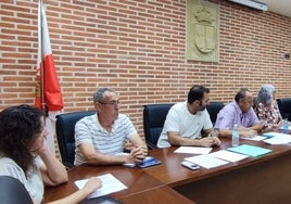 Concejales en el pleno celebrado el lunes en Macotera.