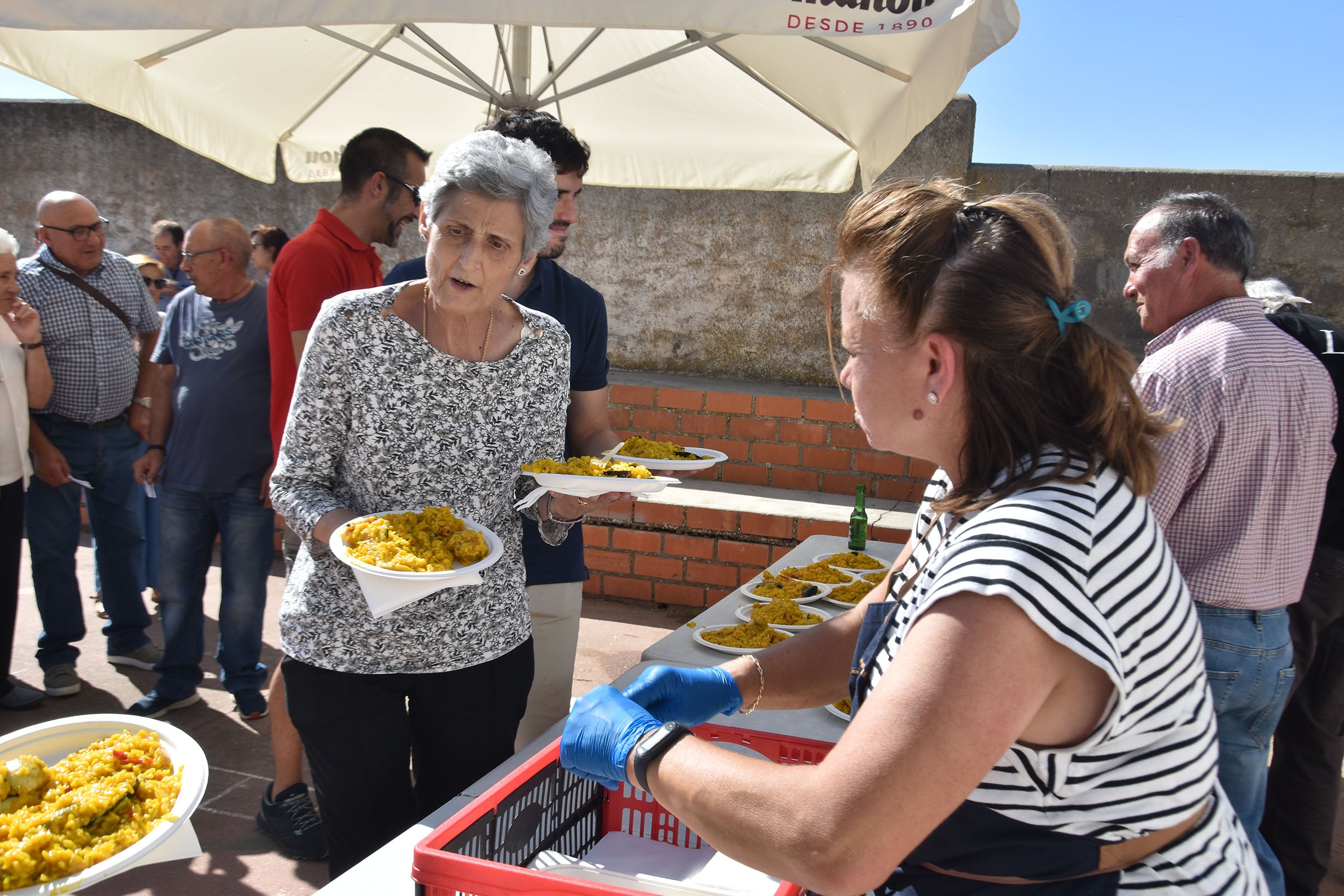 Aldehuela de la Bóveda despide sus fiestas con la tradicional paella en el pabellón