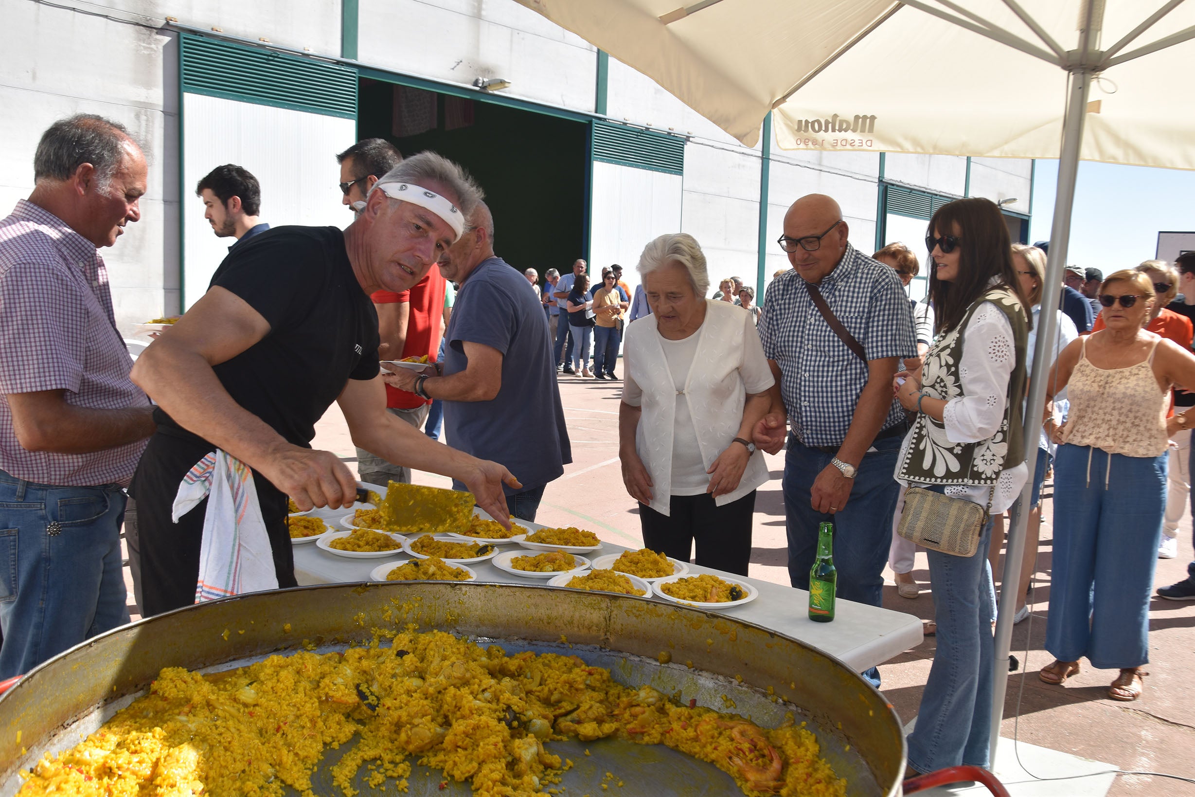 Aldehuela de la Bóveda despide sus fiestas con la tradicional paella en el pabellón