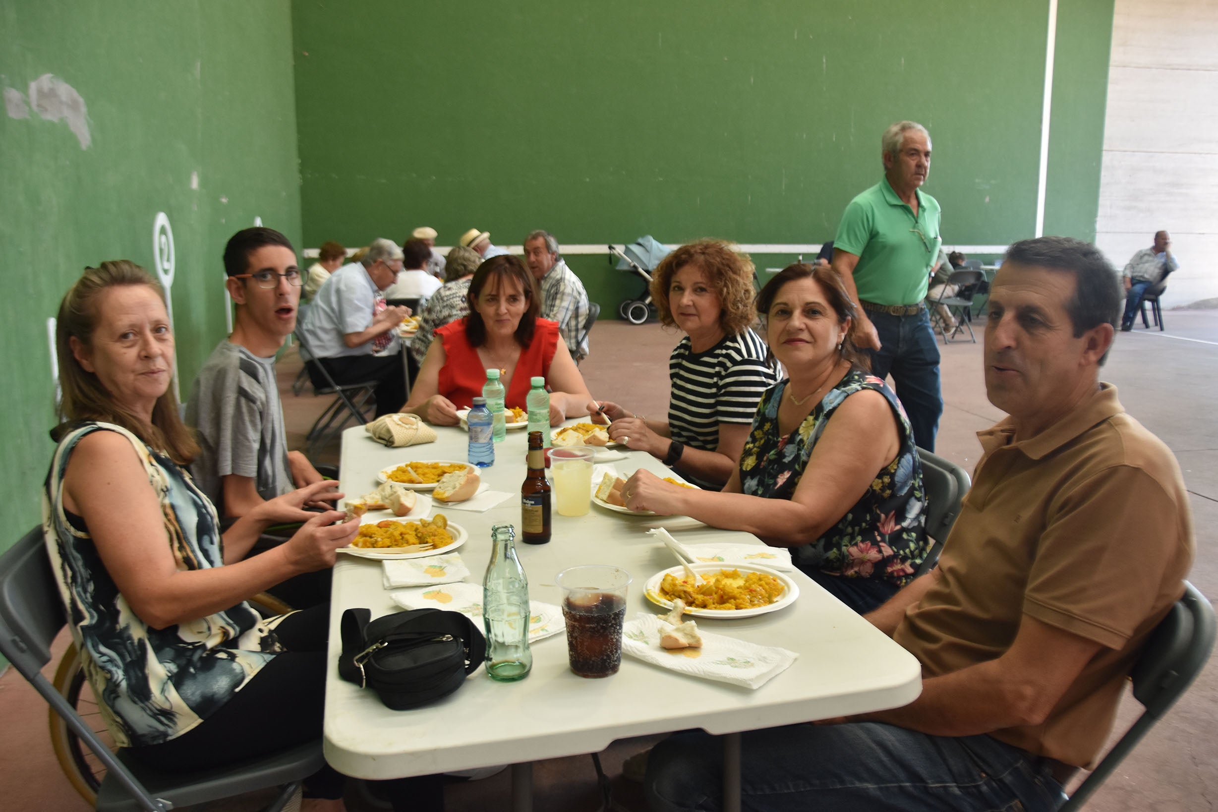 Aldehuela de la Bóveda despide sus fiestas con la tradicional paella en el pabellón