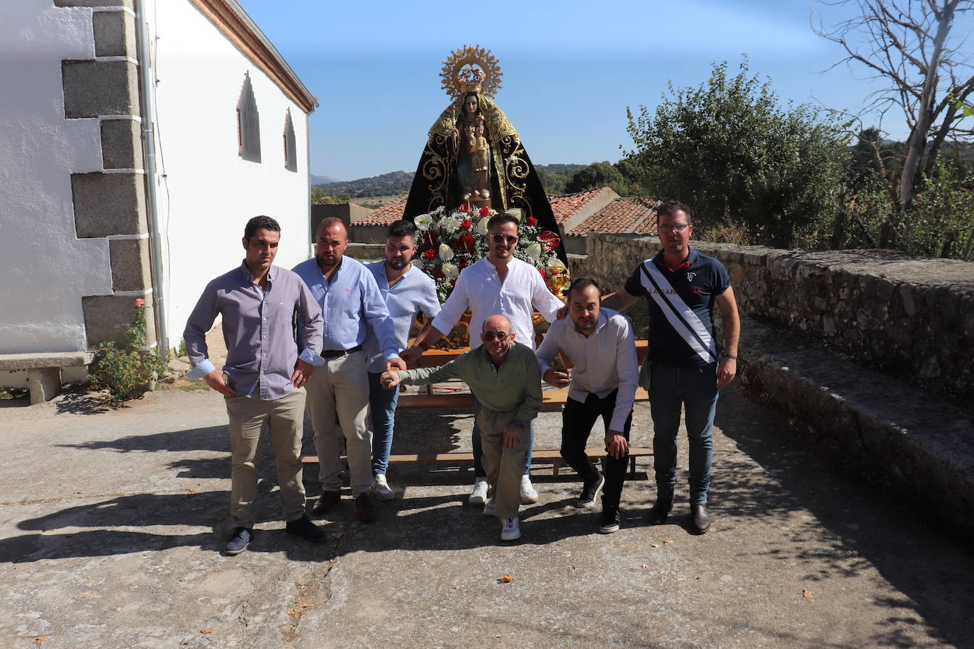 Alegre despedida de la Virgen de Valparaíso en Santibáñez de Béjar