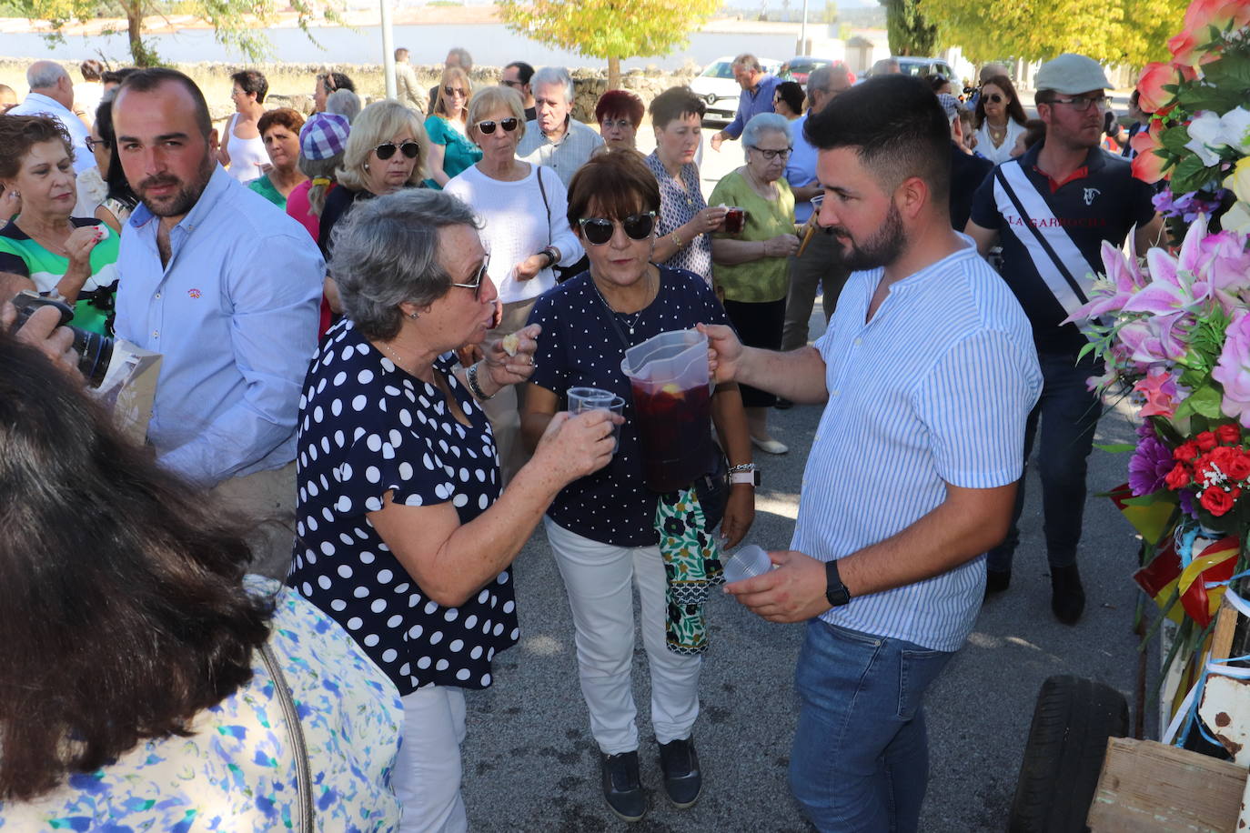 Alegre despedida de la Virgen de Valparaíso en Santibáñez de Béjar