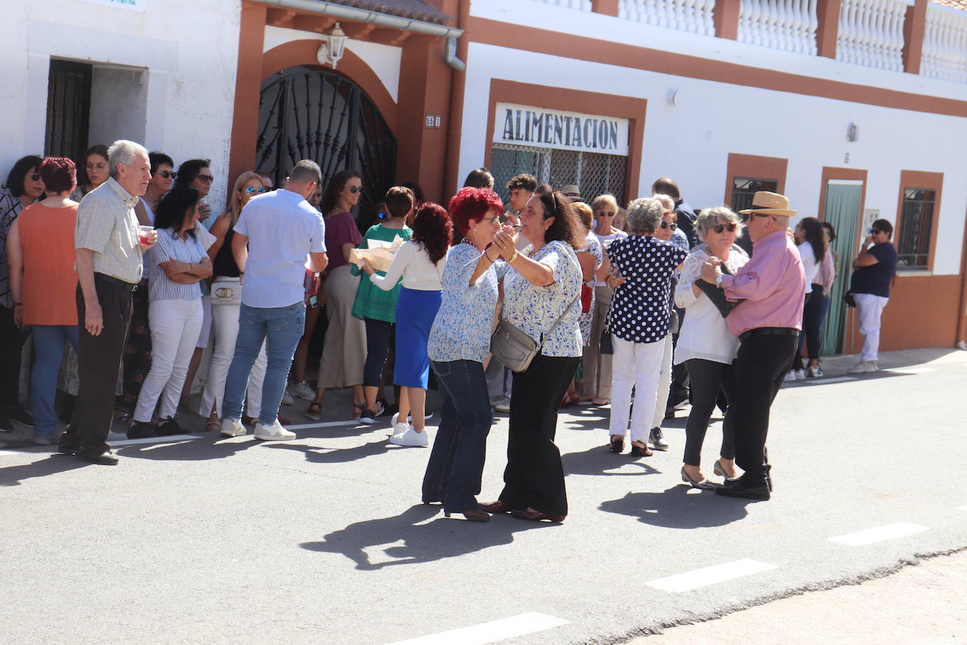 Alegre despedida de la Virgen de Valparaíso en Santibáñez de Béjar