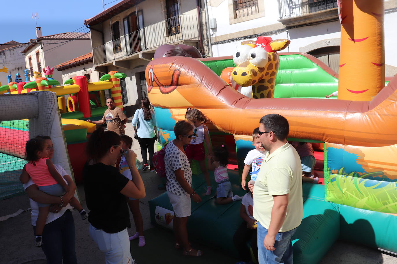 Alegre despedida de la Virgen de Valparaíso en Santibáñez de Béjar