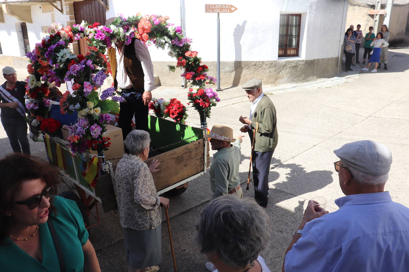 Alegre despedida de la Virgen de Valparaíso en Santibáñez de Béjar