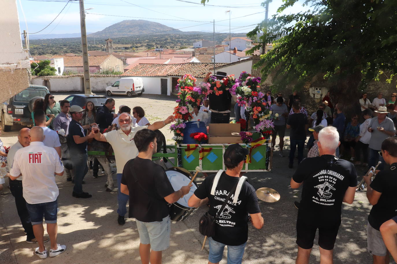 Alegre despedida de la Virgen de Valparaíso en Santibáñez de Béjar