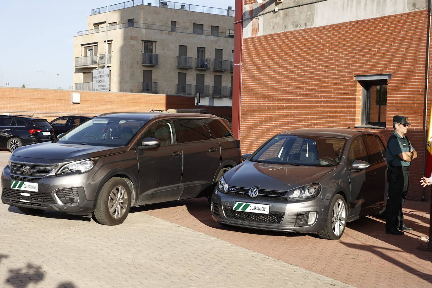 El espectacular decomiso en las redadas antidroga: drogas, joyas, pistolas, coches, lotería...