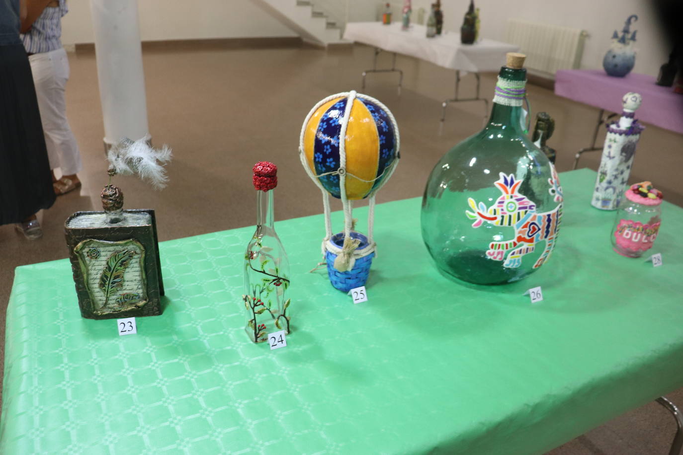 Botellas decoradas, la muestra que visitar en Guijuelo