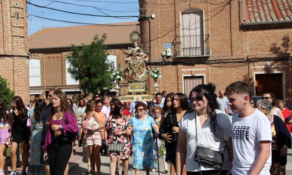 Bailes para la Virgen del Rosario en Rágama