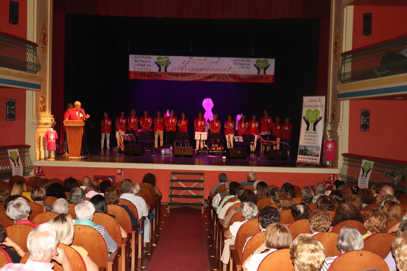 Los bejaranos se suman a la presentación de la Asociación Bejarana contra el cáncer