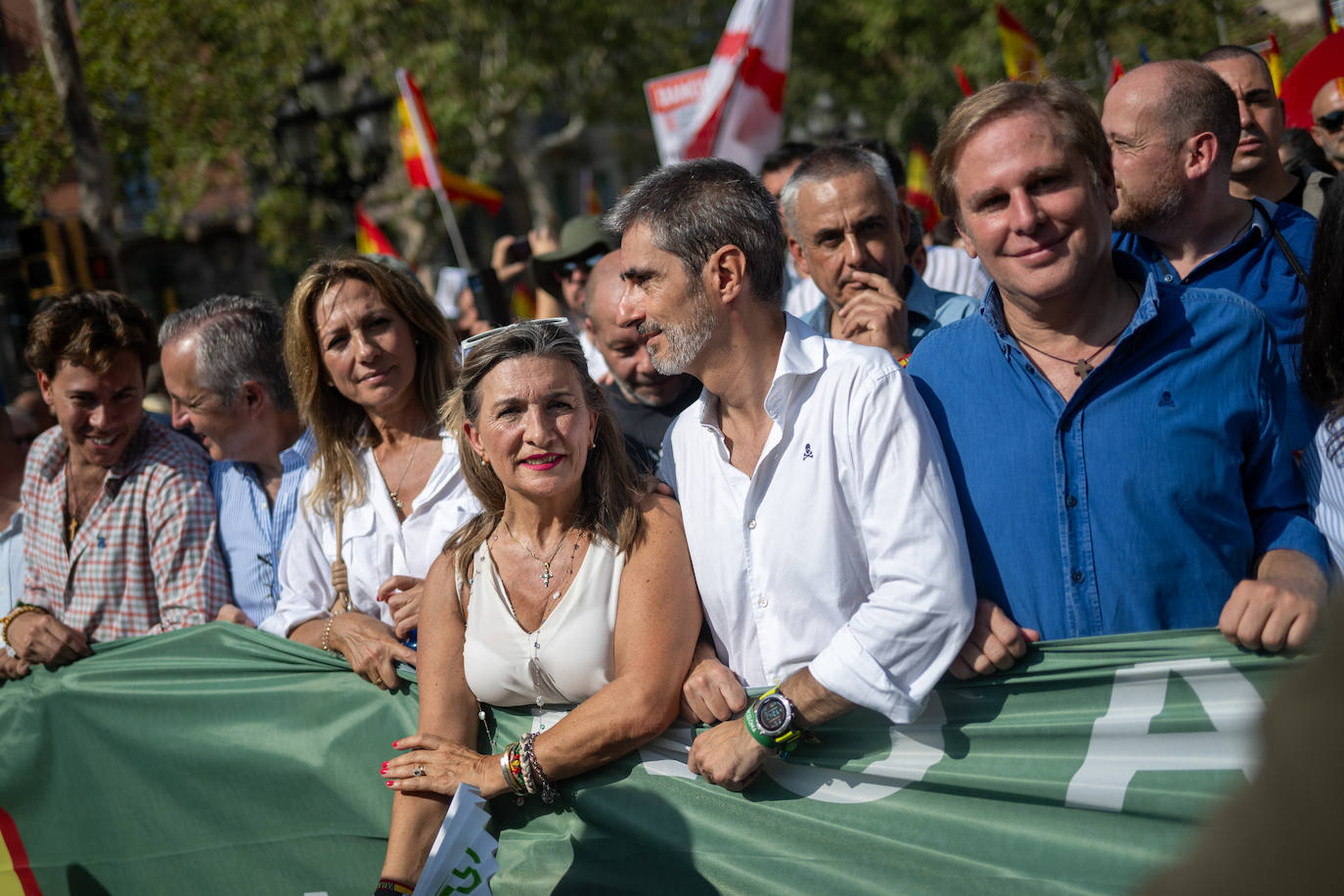 Los ingeniosos mensajes de la pancartas de la manifestación contra la amnistía en Barcelona