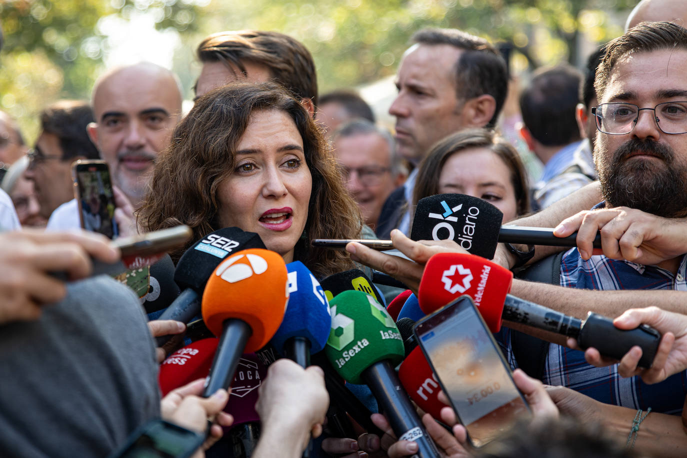 Los ingeniosos mensajes de la pancartas de la manifestación contra la amnistía en Barcelona