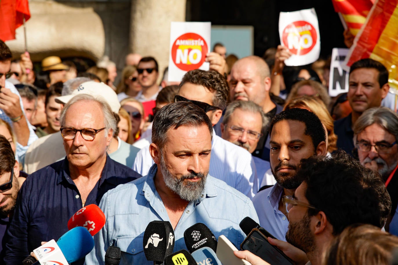 Los ingeniosos mensajes de la pancartas de la manifestación contra la amnistía en Barcelona