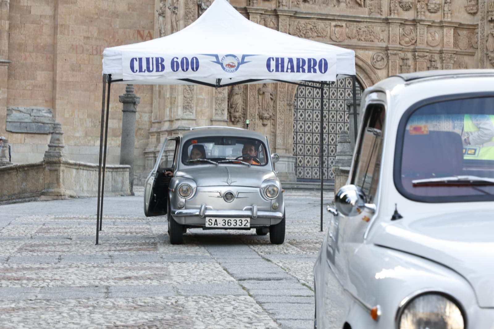 La nostalgia de los Seat 600 inunda las calles de Salamanca