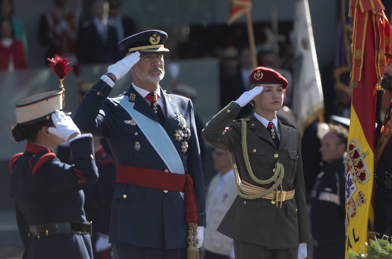 La princesa Leonor reaparece en el desfile con el uniforme de gala del Ejército de Tierra