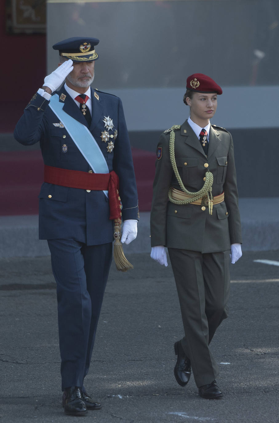 La princesa Leonor reaparece en el desfile con el uniforme de gala del Ejército de Tierra