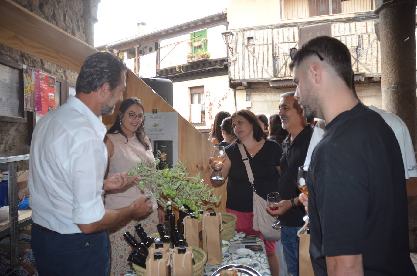 Sigue la oda al vino en San Martín del Castañar