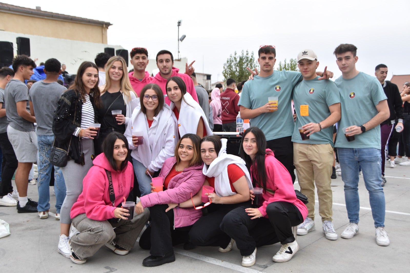 Arranca la fiesta en Alba con el ambiente más juvenil