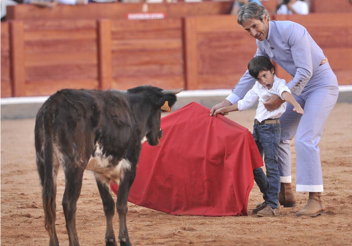 Marco Pérez, protegido por José Ignacio Sánchez, en La Glorieta (2015) con solo siete años.