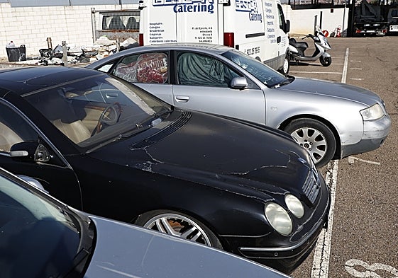 El Mercedes CL-500 lleca desde el 2008 en el depósito.