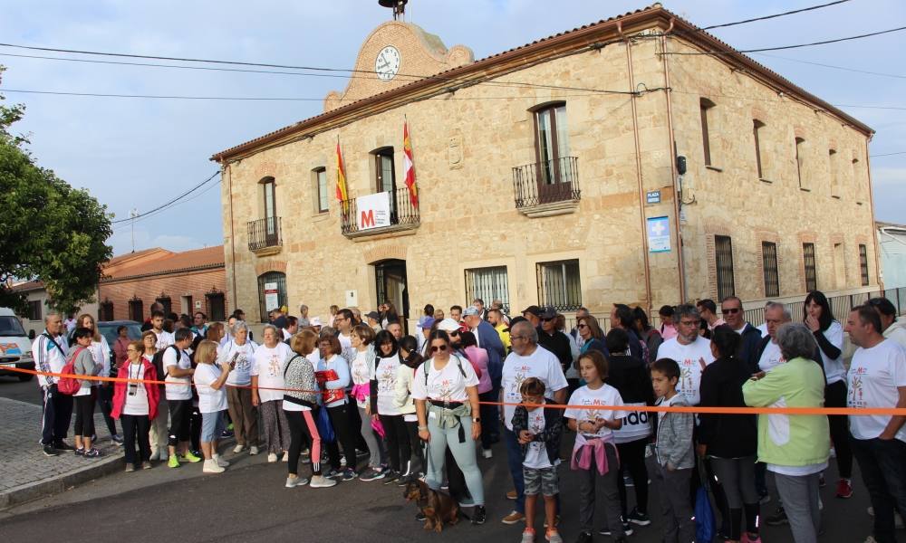 Pasos solidarios a favor de la lucha contra la esclerosis múltiple desde Villar de Gallimazo hasta Peñaranda