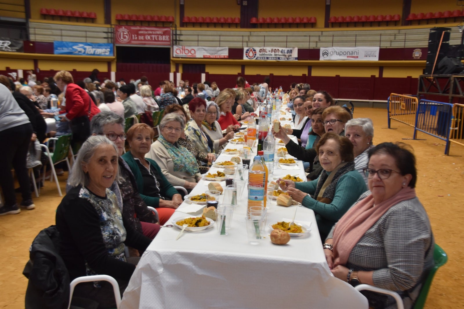 Alba dedica su día festivo a las mujeres