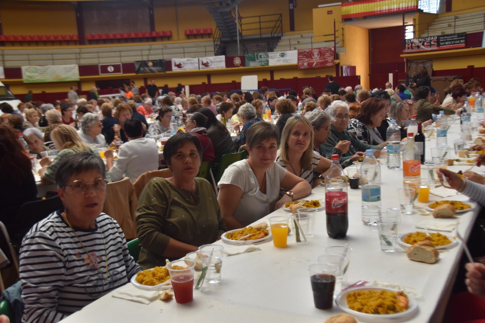 Alba dedica su día festivo a las mujeres