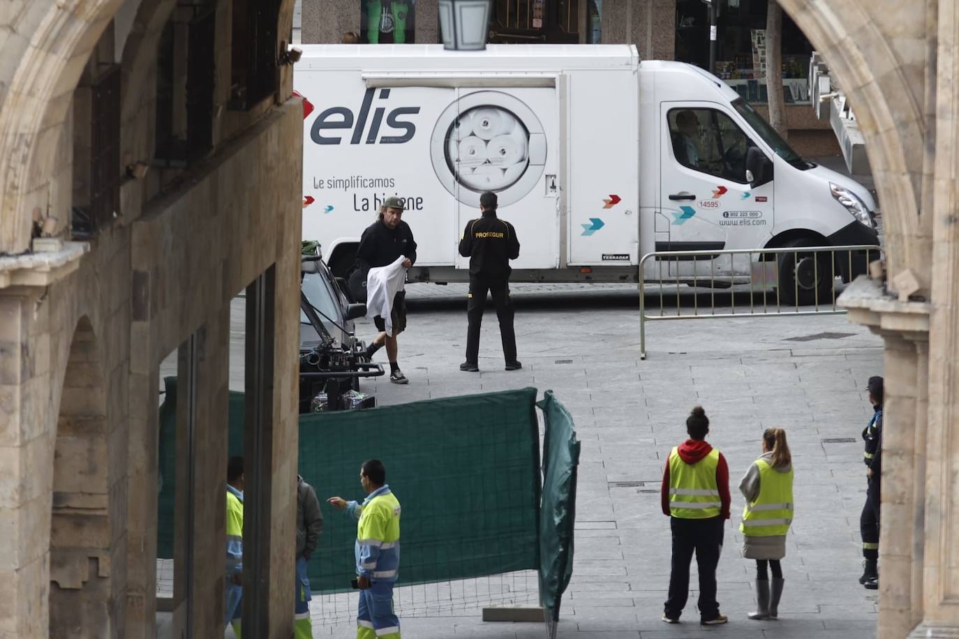 Las mejores imágenes de los actores del segundo día de rodaje de la película de Bollywood