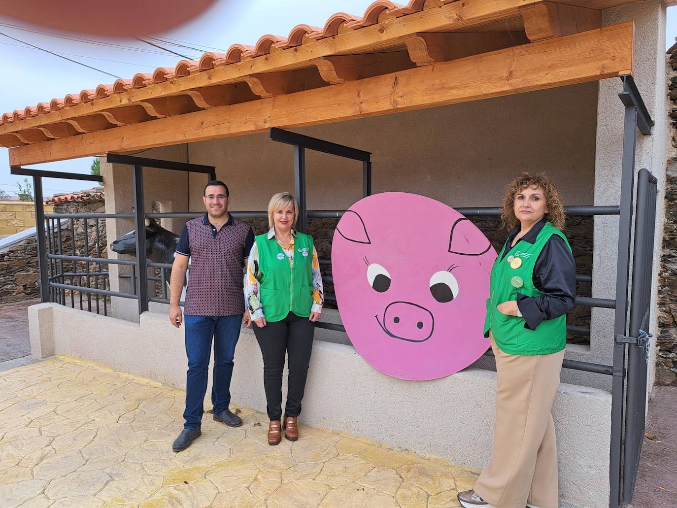 El rosa se extiende por la comarca de Guijuelo en la lucha contra el cáncer