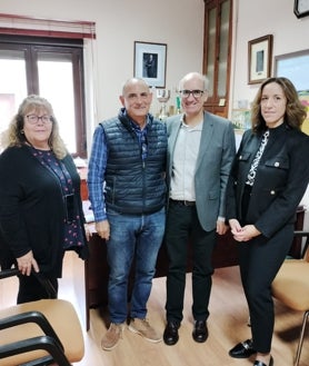 Imagen secundaria 2 - Imágenes de la carretera de La Sierpe y, también, de la visita que el presidente de la Diputación ha realizado al alcalde de Linares, José Martín. 