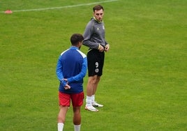 Germán Fassani durante el calentamiento en el Helmántico, previo al choque ante el Real Ávila.