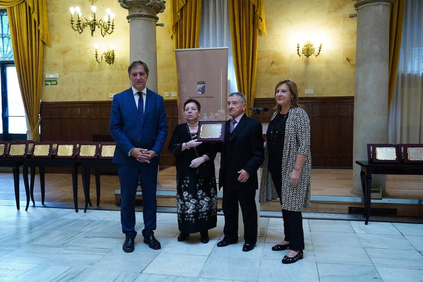 Estas son las mejores imágenes del homenaje a 43 matrimonios de Salamanca que celebran sus Bodas de Oro