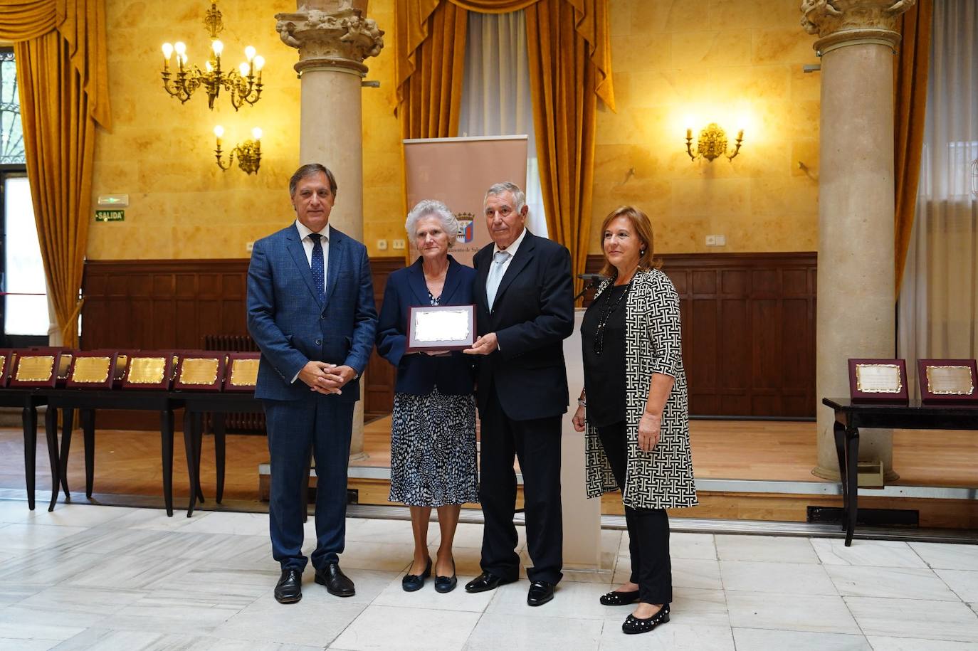 Estas son las mejores imágenes del homenaje a 43 matrimonios de Salamanca que celebran sus Bodas de Oro