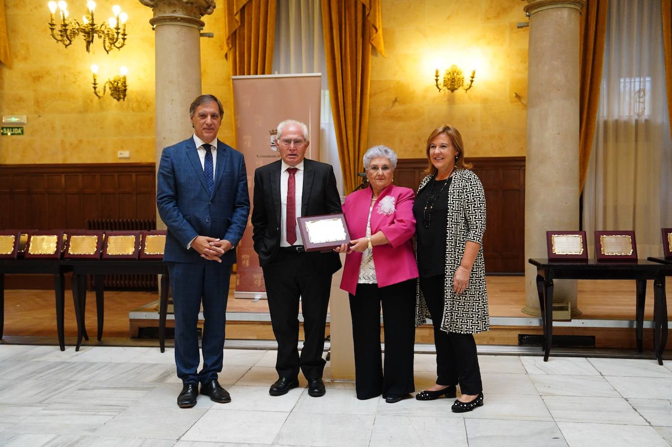 Estas son las mejores imágenes del homenaje a 43 matrimonios de Salamanca que celebran sus Bodas de Oro