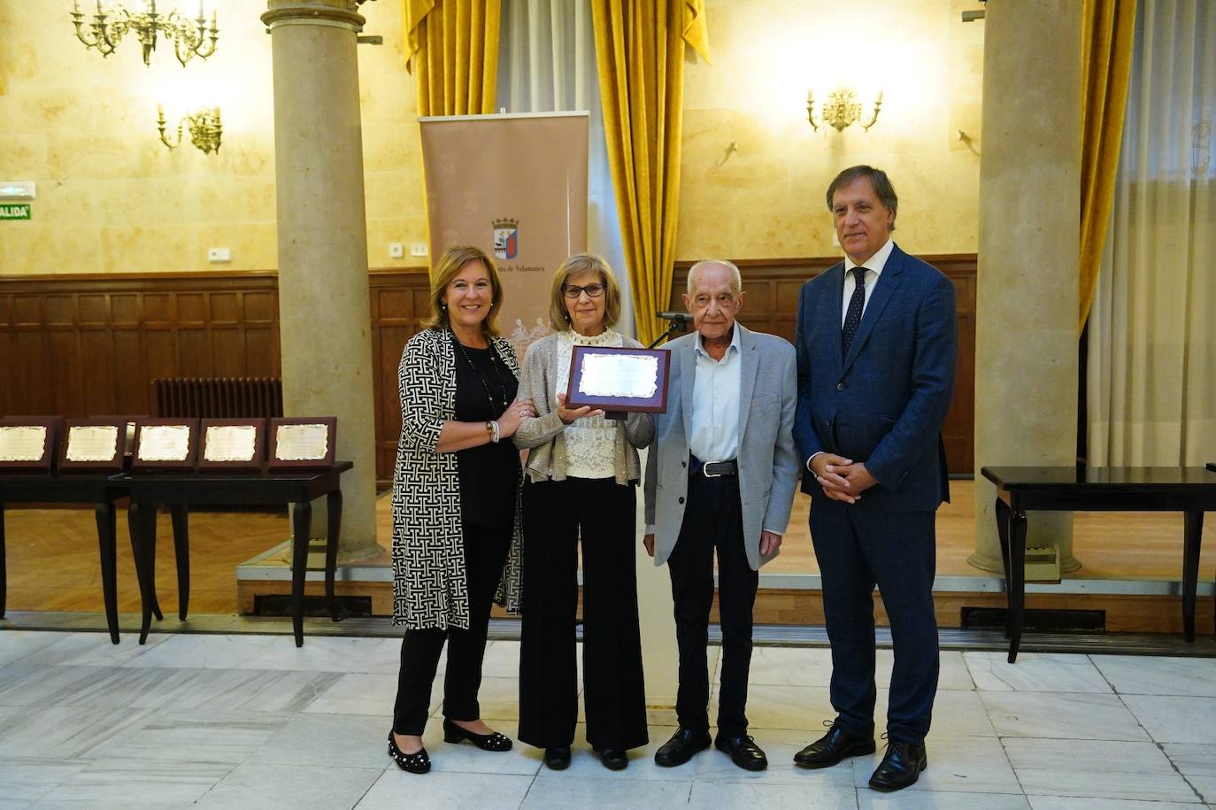 Estas son las mejores imágenes del homenaje a 43 matrimonios de Salamanca que celebran sus Bodas de Oro