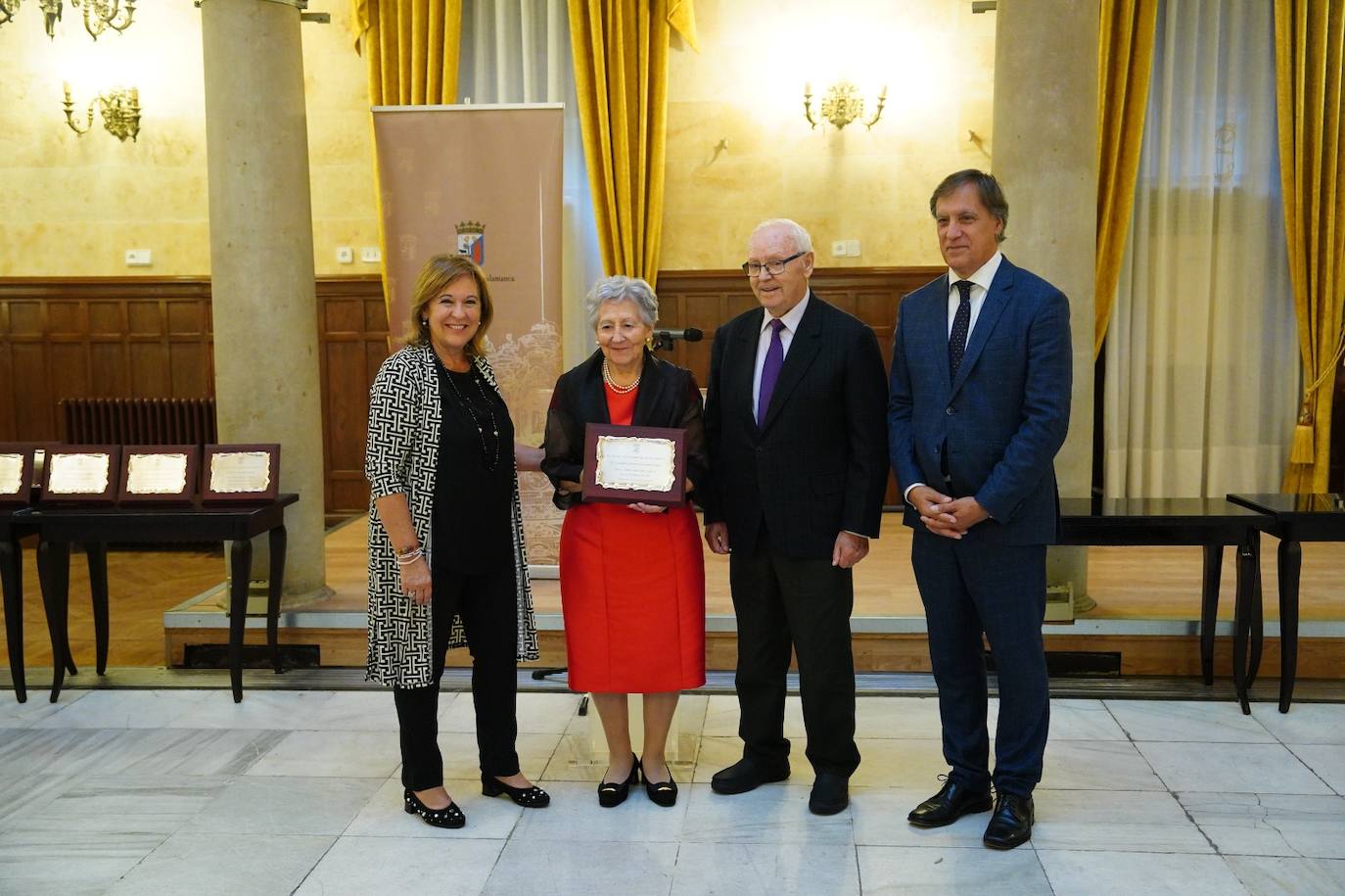 Estas son las mejores imágenes del homenaje a 43 matrimonios de Salamanca que celebran sus Bodas de Oro