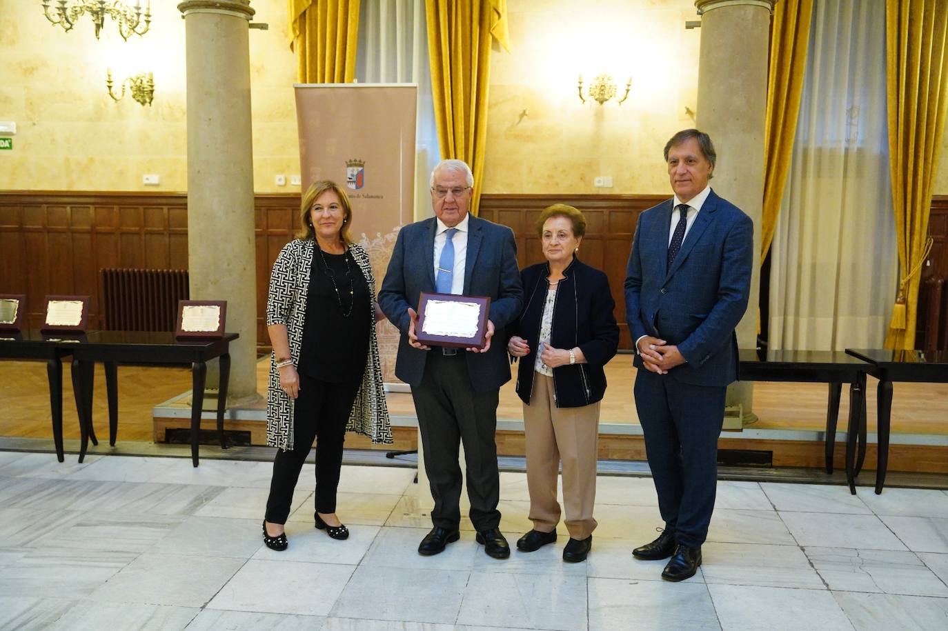 Estas son las mejores imágenes del homenaje a 43 matrimonios de Salamanca que celebran sus Bodas de Oro