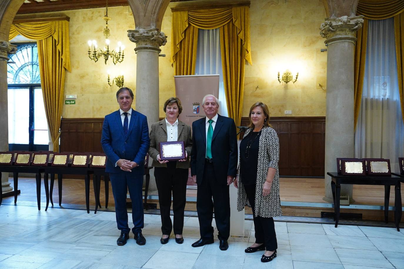 Estas son las mejores imágenes del homenaje a 43 matrimonios de Salamanca que celebran sus Bodas de Oro