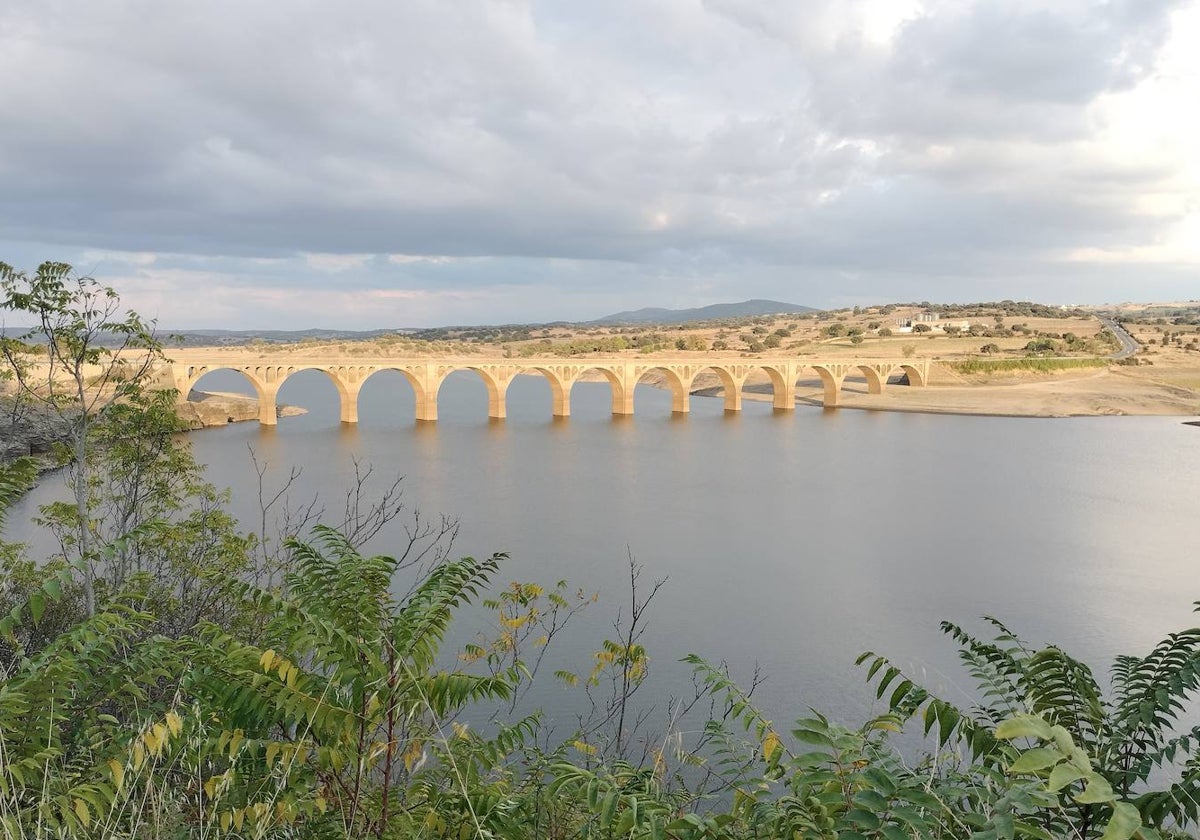 El pantano de Santa Teresa es uno de los atractivos naturales que ofrece el municipio de Guijuelo.