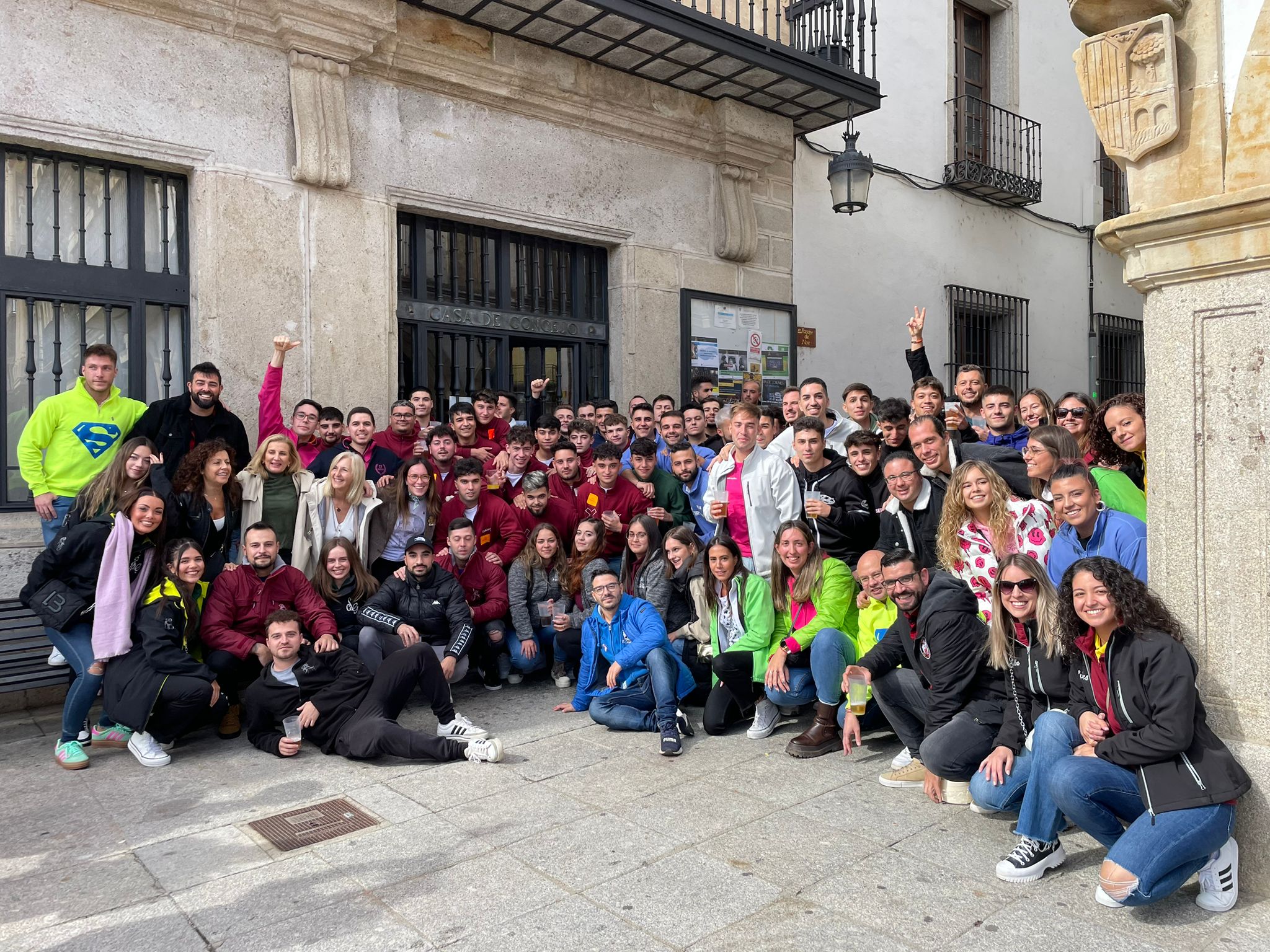 Los jóvenes de Alba inundan las calles de la villa