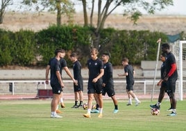 Sesión de entrenamiento del Salamanca UDS en Las Pistas.