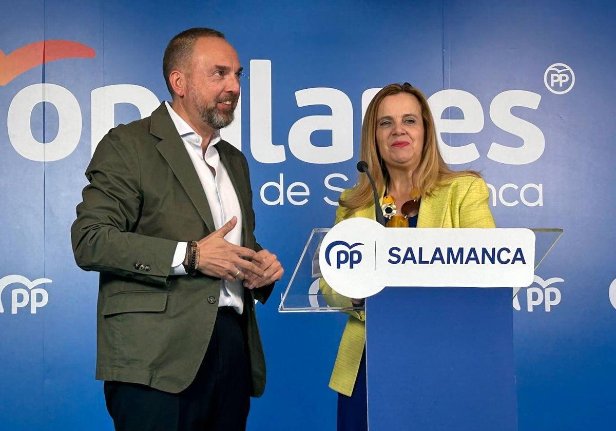 Los senadores Bienvenido de Arriba y Esther del Brío.