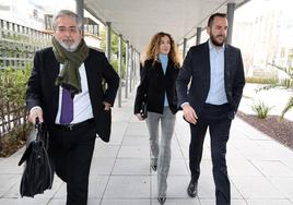 Borja Thyssen y Blanca Cuesta llegando junto a su abogado al Juzgado de lo Penal número 15 de Madrid para declarar en el juicio por supuesto fraude a Hacienda, a 14 de febrero de 2023