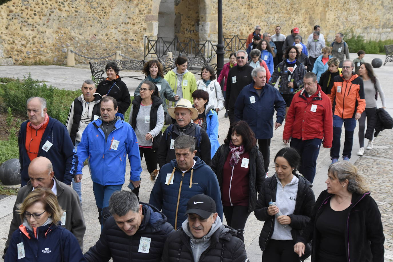 Fiesta, solidaridad y baile en la salida de la XXXIII Marcha de Asprodes