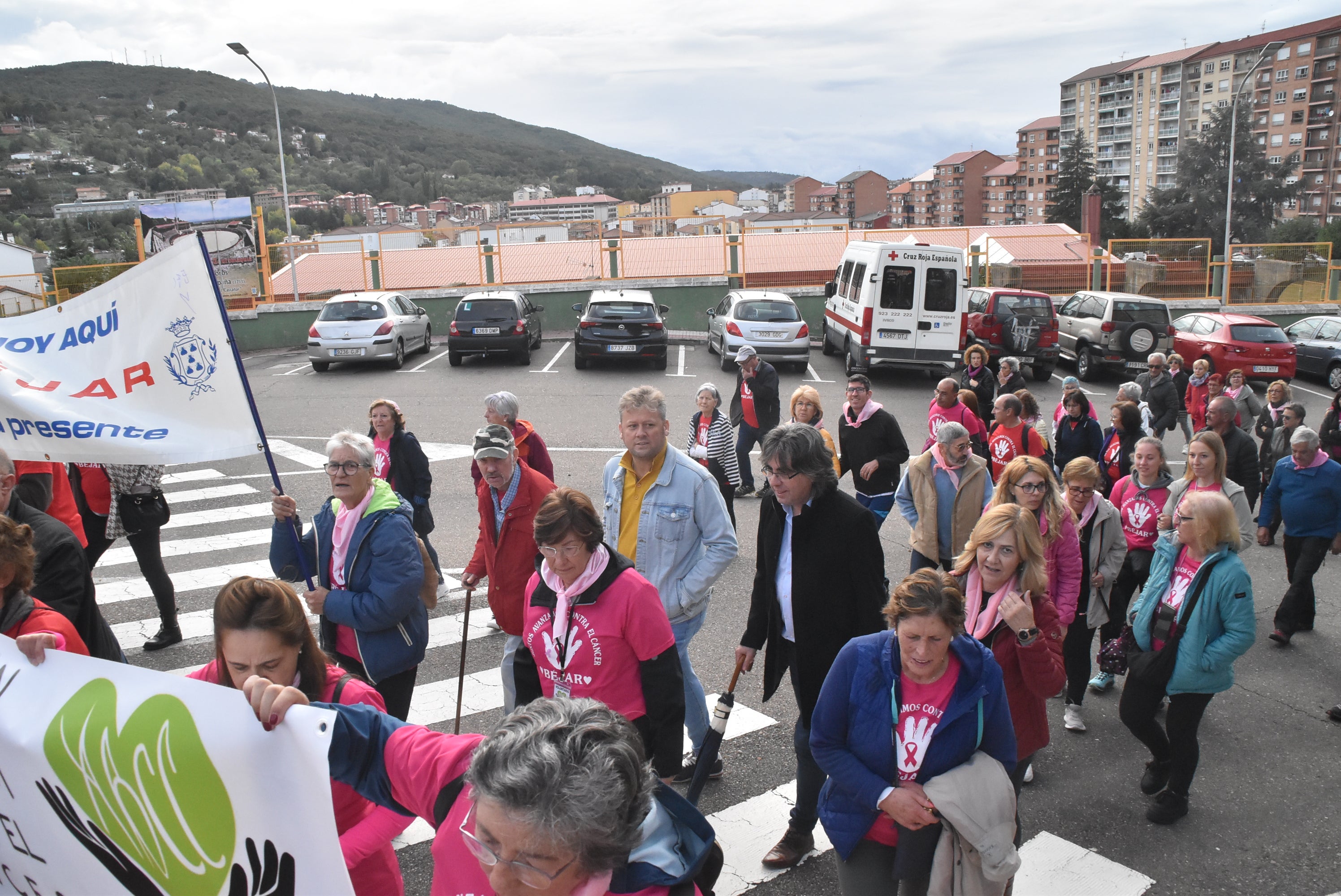 Béjar se tiñe de rosa para luchar contra el cáncer de mama