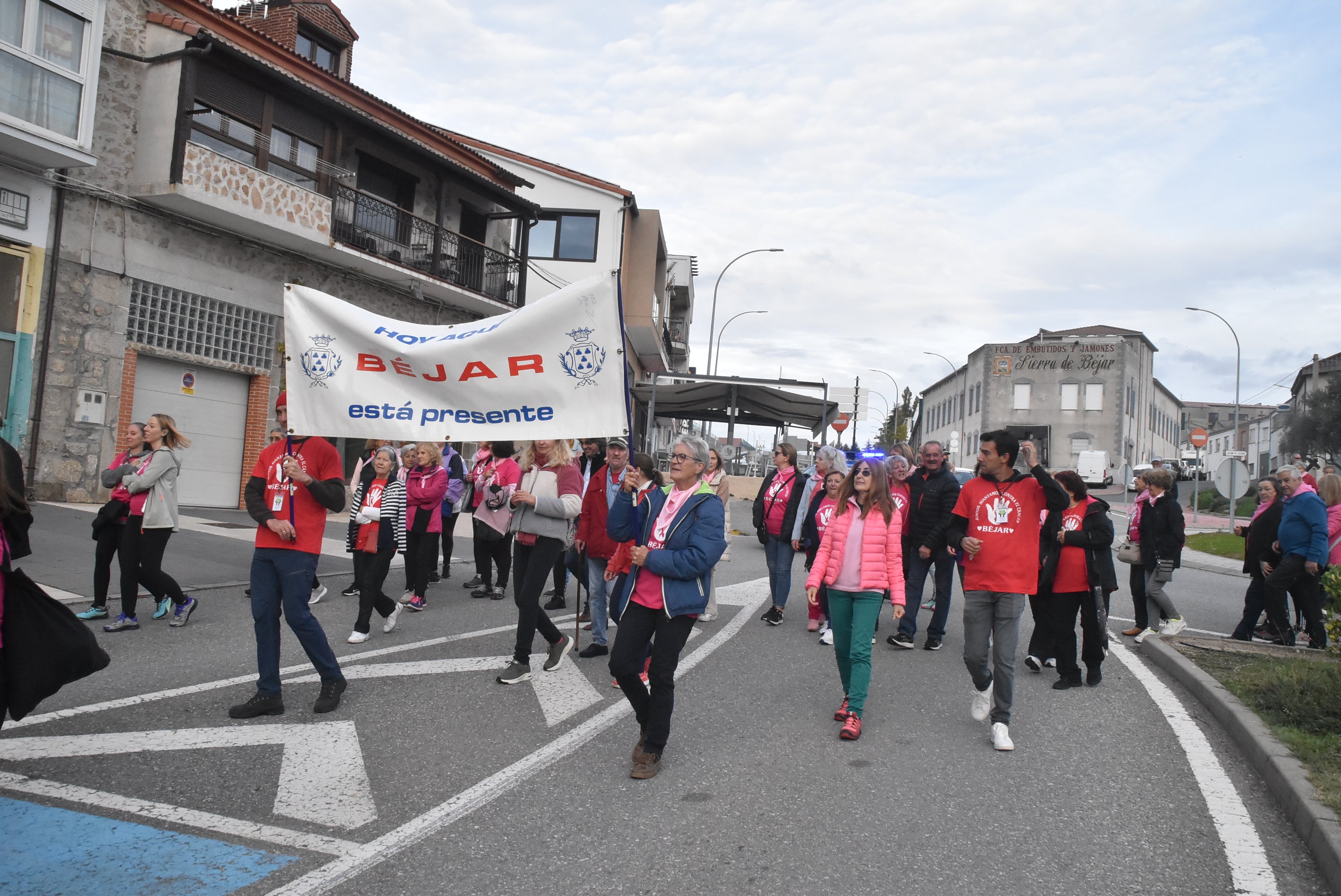 Béjar se tiñe de rosa para luchar contra el cáncer de mama