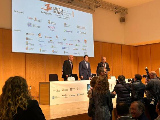 El presidente de la Junta, Alfonso Fernández Mañueco, durante la clausura del Libro Blanco.